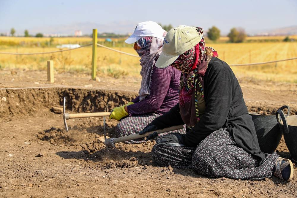 Diyarbakırlı mevsimlik kadın işçiler "tarih işçisi" oldu 17